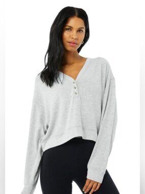 alo alolux soho crop henley 🤍 s